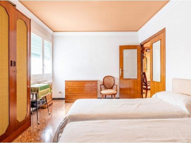 Piso en venta en Paseo María Agustín con infinitas posibilidades