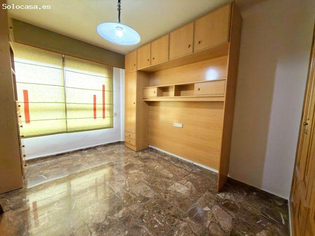 Piso en venta en Paseo de Oliva – 4 habitaciones dobles, balcón, vistas despejadas y materiales de l