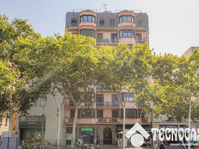 Piso en venta en paseo De Joan de Borbó, Barcelona, de 59 m² 3 habitaciones por 400.000