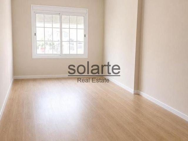 Piso en venta en paseo De la Ciutat de Mallorca, Barcelona, de 82 m² 3 habitaciones por 379.000