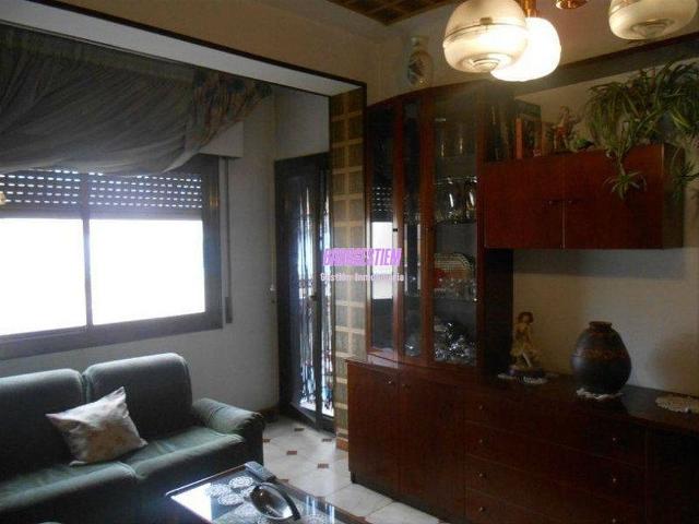 Piso en venta en paseo De la Salut, Badalona, de 73 m² 3 habitaciones por 182.000