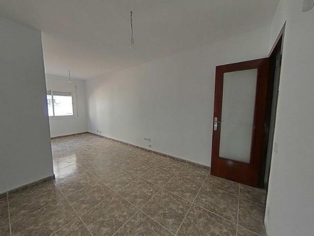 Piso en venta en paseo De la Salzereda, Santa Coloma de Gramanet, de 40 m² 2 habitaciones por 154.000