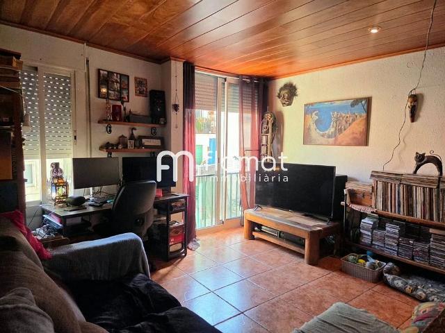 Piso en venta en paseo De la Salzereda, Santa Coloma de Gramanet, de 65 m² 2 habitaciones por 215.000