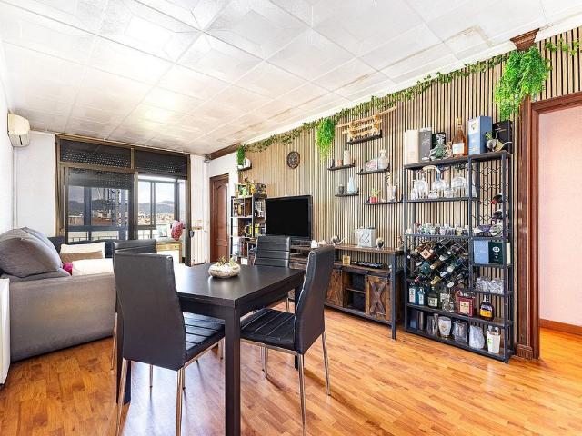 Piso en venta en paseo De la Verneda, Barcelona, de 90 m² 3 habitaciones por 210.000
