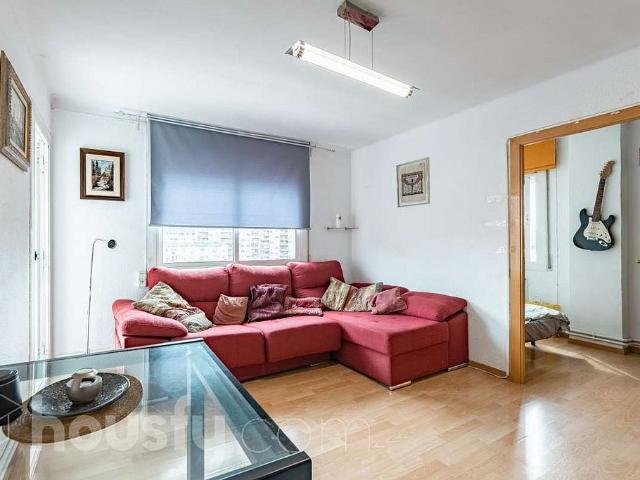 Piso en venta en paseo De Les Acàcies, Cerdanyola del Vallès, de 73 m² 3 habitaciones por 225.000