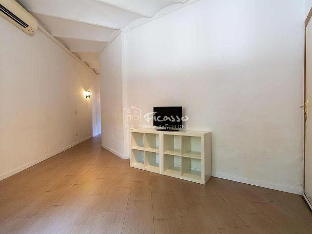 Piso en venta en paseo De L'exposició, Barcelona, de 51 m² 2 habitaciones por 195.000
