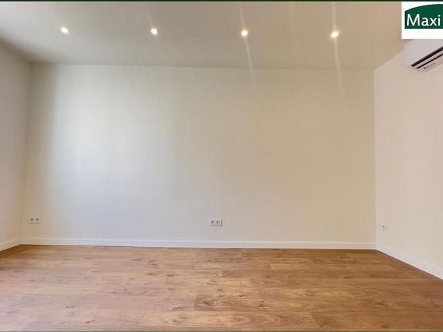 Piso en venta en paseo De Valldaura, Barcelona, de 40 m² 1 habitación por 218.000