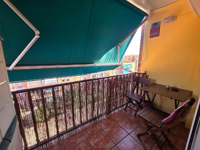 Piso en venta en paseo Del Comerç, Sabadell, de 77 m² 4 habitaciones por 241.000