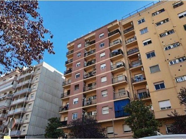 Piso en venta en paseo D'espronceda, Sabadell, de 61 m² 3 habitaciones por 219.000