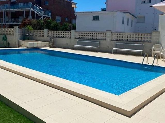 Piso en venta en paseo Garbí, Castelldefels, de 35 m² 1 habitación por 305.000