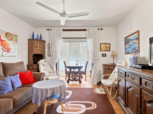 Piso en venta en paseo Tipicav Fde Climent, Castelló d´Empúries, de 35 m² 1 habitación por 135.000