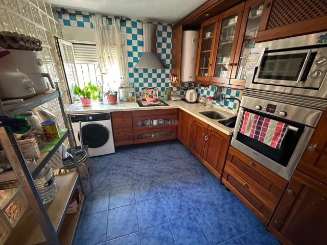Piso en venta en Parla, Calle Pinto San Roque. CASALIA presenta: Piso en primera planta sin ascensor, con balcón y excelentes calidades Zona Centro. Pisos.