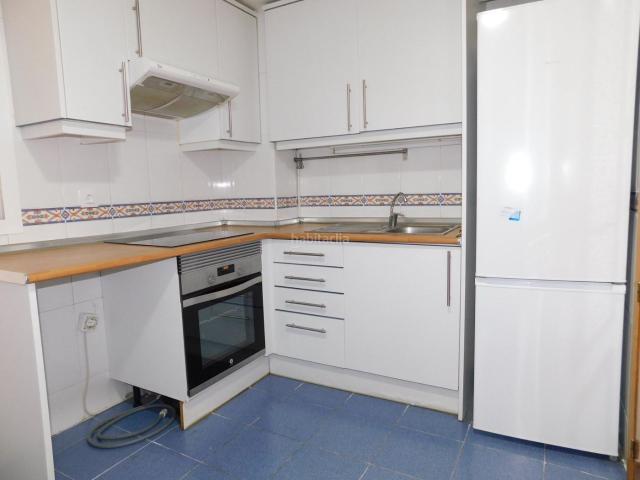Piso en venta en Parla, Centro. Centro de Parla Piso de 3 Dormitorios 2 baños, Garaje, trastero y Piscina. Pisos.