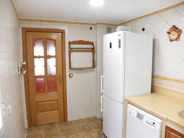 Piso en venta en Parla, Las Américas. Piso 3 dormitorios, 2 baños, garaje, ascensor y piscina en las Américas. Esta vivienda NO es VPO. Pisos.