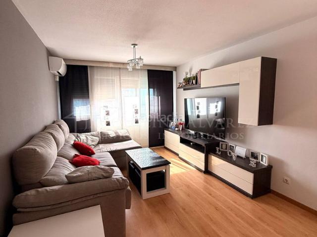 Piso en venta en Parla, Parla Este. AMPLIA VIVIENDA FAMILIAR EN PARLA CON 3 DORMITORIOS, 2 BAÑOS Y 2 PLAZAS DE GARAJE. Pisos.