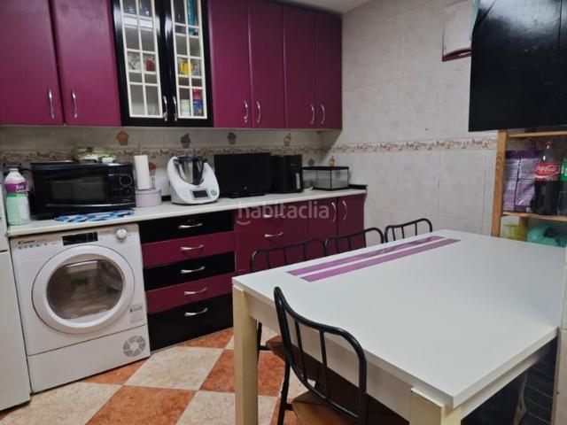 Piso en venta en Parla, Reyes. Piso con terraza y patio en Zona Reyes PARLA. Pisos.