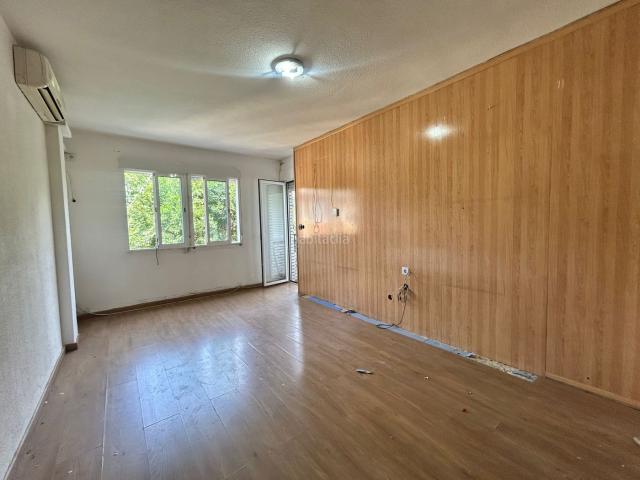 Piso en venta en Parla, Villayuventus Renfe. CASALIA presenta: Amplio piso exterior a pocos minutos de Renfe Parla Zona Centro. Pisos.
