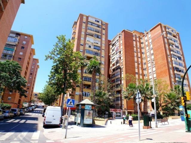 Piso en Venta en PARQUE VICTORIA EUGENIA Málaga, Málaga