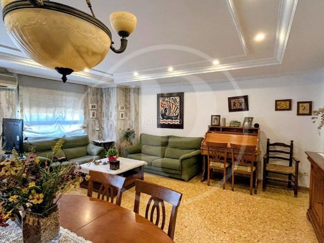 Piso en venta en Paterna, Centro Ciudad. Amplia vivienda con ascensor y trastero en Paterna. Pisos.