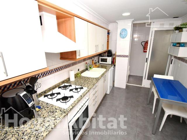 Piso en venta en Paterna, El Alborgí. SEMINUEVO Y AMPLIO CON GARAJE, BALCÓN Y 2 TRASTEROS. Pisos.
