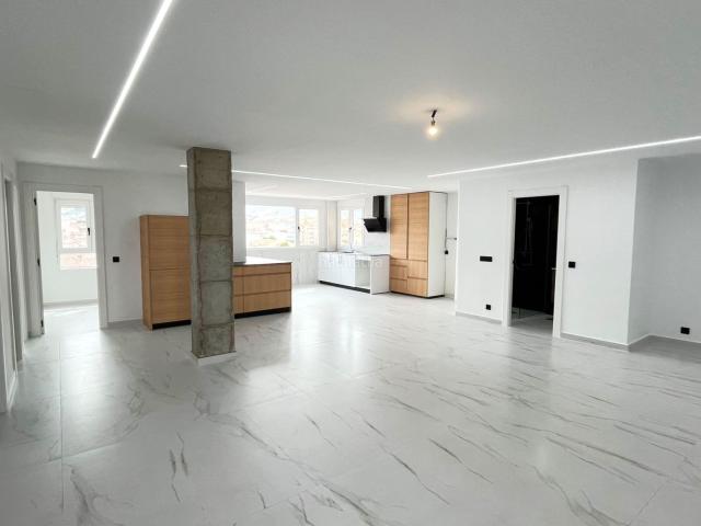 Piso en venta en Petrer. Hay viviendas que simplemente se visitan y otras que enamoran desde el primer instante. Este espectacular quinto piso con ascensor. Pisos.