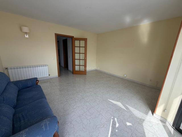 Piso en venta en Piera. Piso Soleado y Céntrico en el Corazón de la Piera. Pisos.