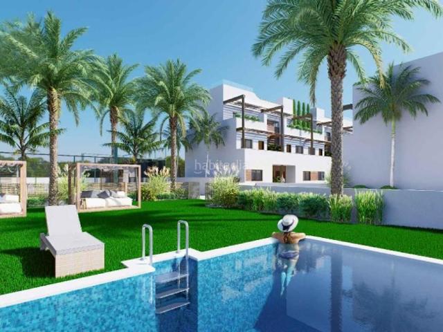 Piso en venta en Pilar de la Horadada, El Mojón. Apartamento de 2 dormitorios y 2 baños con piscina y jardín, a 150 m de la playa en Pilar de la Horadada. Pisos Pilar de la.