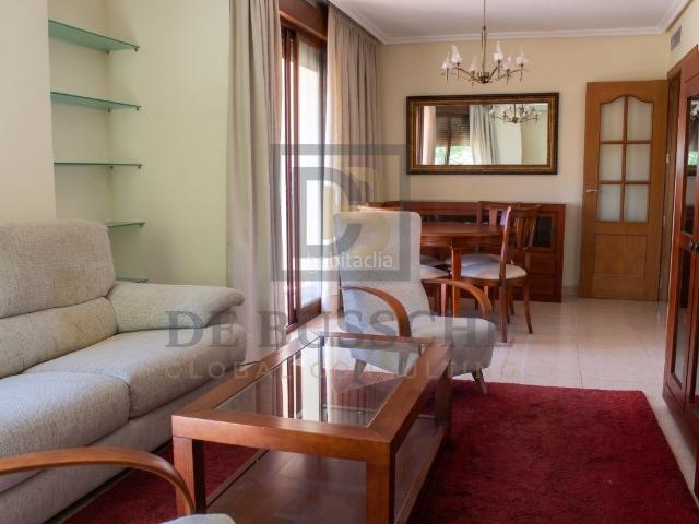 Piso en venta en Pilar de la Horadada, Pilar de la Horadada Ciudad. Venta de piso de 3 dormitorios y 2 baños en Pilar de la Horadada. Con garaje, trastero, muebles y vistas al mar. Pisos Pilar de la.