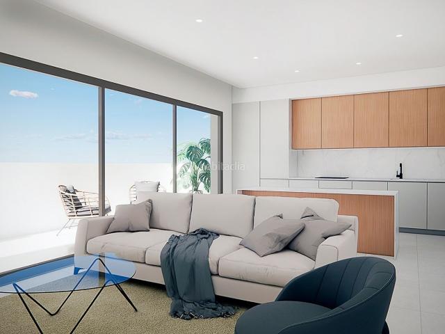 Piso en venta en Pilar de la Horadada, Pilar de la Horadada Ciudad. Apartamento de 3 dormitorios y 2 baños con piscina y jardín en Pilar de la Horadada. Pisos Pilar de la.