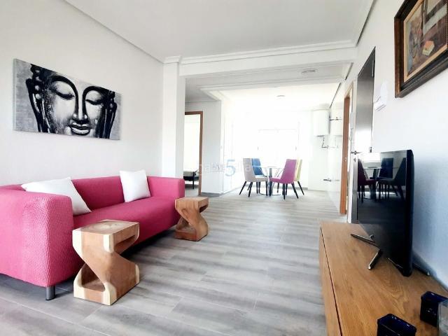 Piso en venta en Pilar de la Horadada, Torre de la Horadada. Apartamento de 2 habitaciones y 1 baño en la última planta en Torre de la Horadada, con vistas al mar y a solo 3 minutos andando d. Pisos.