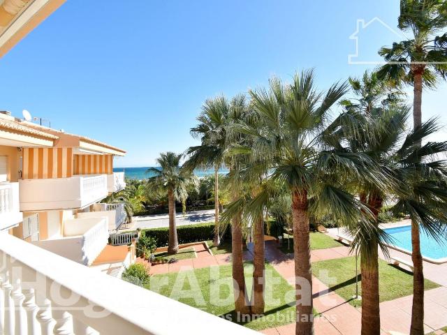 Piso en venta en Piles. PRIMERA LÍNEA DE PLAYA! SEMINUEVO EN RESIDENCIAL CON PISCINA, GARAJE Y AMPLIA TERRAZA. Pisos.