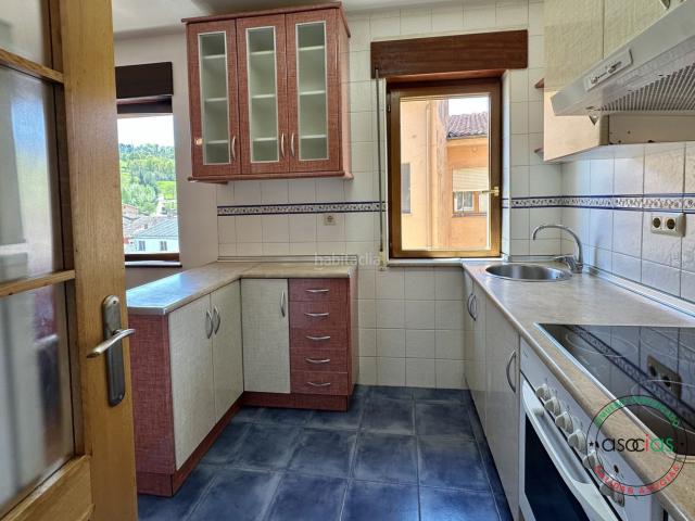 Piso en venta en Piloña. Exclusivo ático luminoso en Infiesto, donde la calidad de vida es protagonista. Pisos.