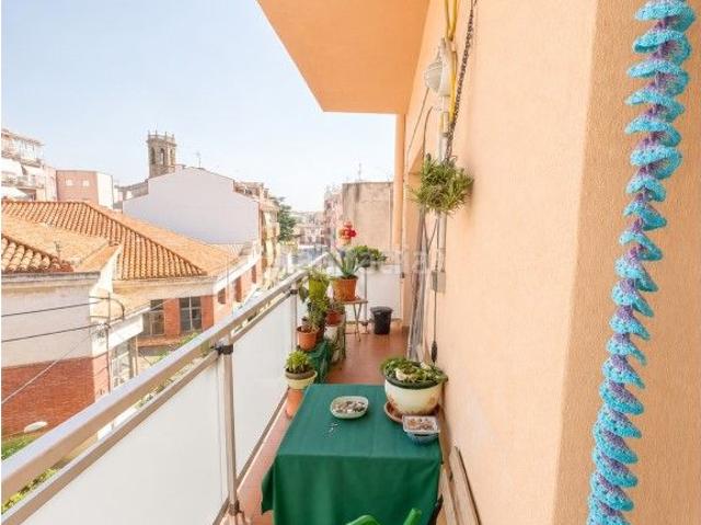 Piso en venta en Pineda de Mar, Centre. OPORTUNIDAD. Piso en el centro con 4 habitaciones y parking opcional. Pisos Pineda de.