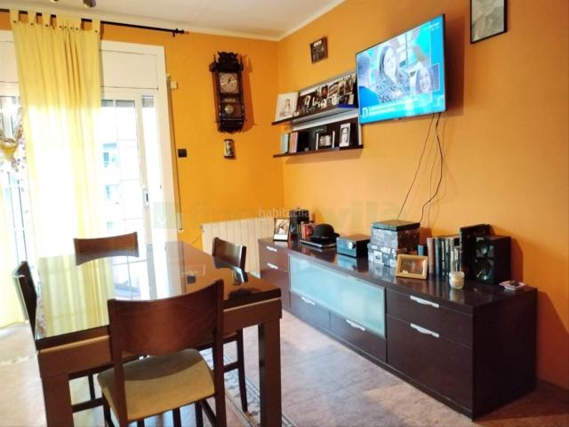 Piso en venta en Pineda de Mar, Centre. Pis de 80m2, 3hab 1 bany, cuina equipada 4art. sense ascensor i lloguerters fins el 2026. Pisos Pineda de.