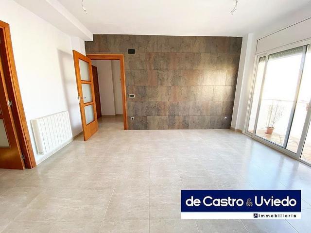 Piso en venta en Pineda de Mar, de 65 m² 3 habitaciones por 205.000