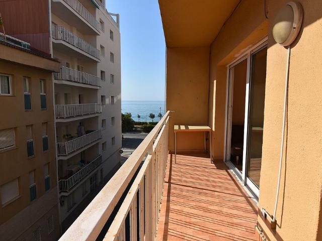 Piso en venta en Pineda de Mar, de 68 m² 2 habitaciones por 151.000