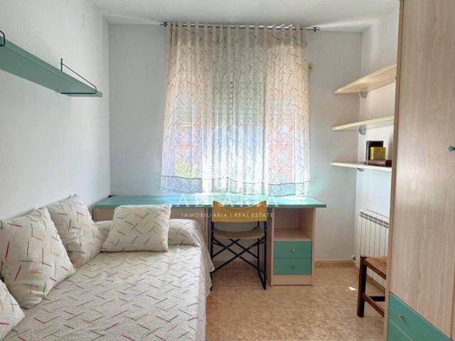 Piso en venta en Pineda de Mar, Poblenou. Bonita vivienda de 77 m con piscina, garaje y excelente distribución. Pisos Pineda de.