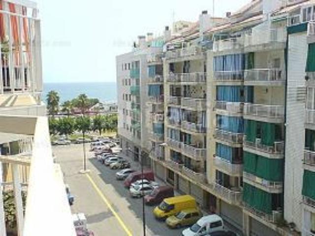 Piso en venta en Pineda de Mar, Poblenou. OPORTUNITAT PER A INVERSORS Immoble OCUPAT en venda a PINEDA DE MAR. Pisos Pineda de.