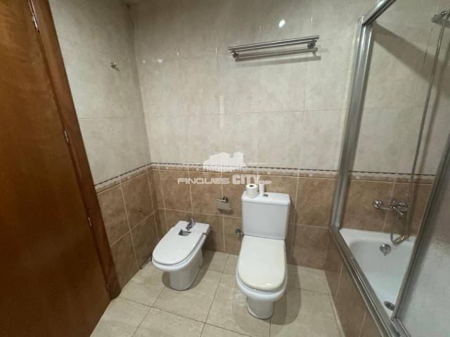 Piso en venta en Pineda de Mar, Poblenou. Gran planta baja patio terraza 2 baños. Pisos Pineda de.