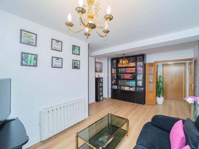 Piso en venta en Pinto, Centro Ayuntamiento. PISO DE 3 DORMITORIOS CON DOBLE TERRAZA ACRISTALADA. Pisos.