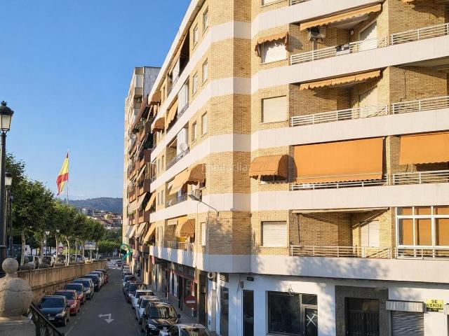 Piso en venta en Plasencia, Centro Ciudad. Amplia vivienda junto a la Universidad de Plasencia Ideal inversión o residencia familiar. Pisos.