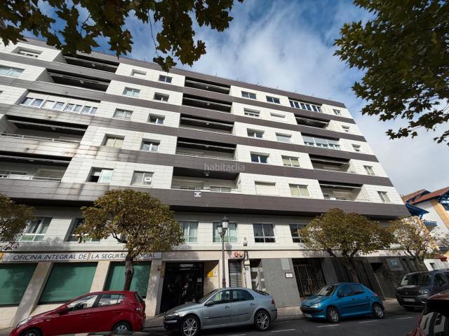 Piso en venta en Plasencia, Centro Ciudad. Piso en Avda. Juan Carlos I. Pisos.
