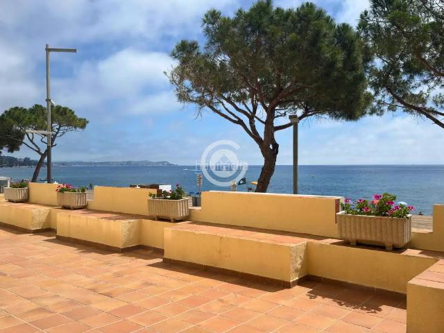 Piso en venta en Platja d´Aro, Centre Platja Costa Brava. Estudio en primera línea de mar en el corazón de Platja dAro. Pisos Platja.