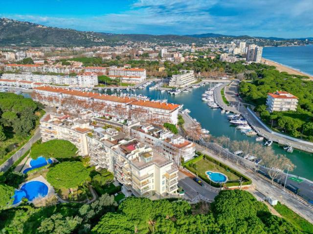 Piso en venta en Platja d´Aro, Port d´Aro Costa Brava. Piso en venta en Puerto Naútico, 3 dormitorios. Pisos Platja.