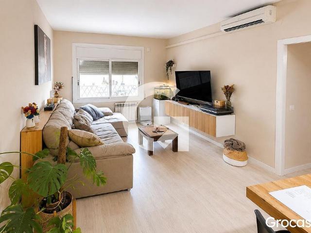 Piso en venta en plaza Anselm Clavé, Pallejà, de 80 m² 3 habitaciones por 225.000