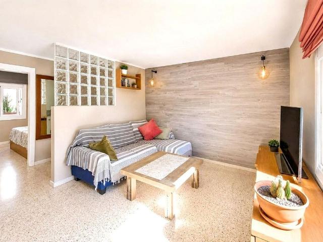 Piso en venta en plaza Aragó, Badalona, de 51 m² 2 habitaciones por 195.000
