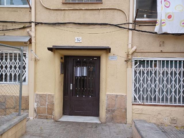 Piso en venta en plaza Blocs Florida, Hospitalet de Llobregat, L´, de 36 m² 2 habitaciones por 60.000