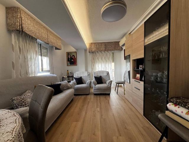 Piso en Venta en Plaza Crevillente Antiguos Juzgados El Asilo