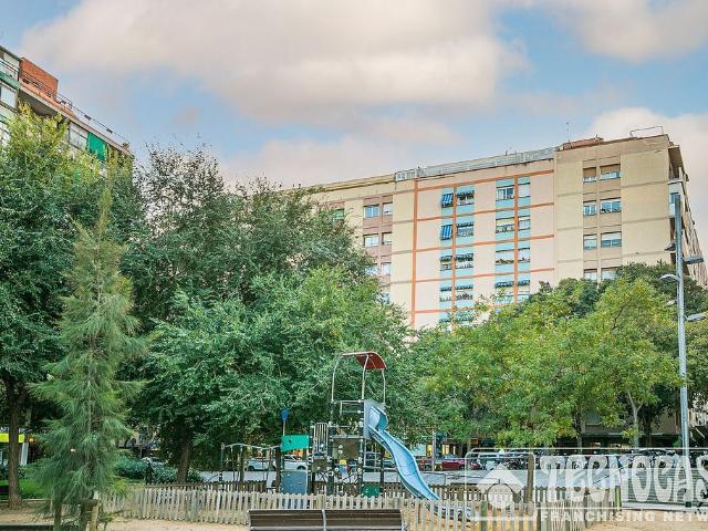 Piso en venta en plaza De Mossèn Clapés, Barcelona, de 50 m² 3 habitaciones por 299.900