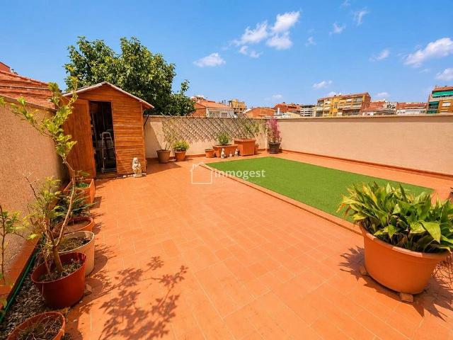 Piso en venta en plaza De Catalunya, Salt, de 106 m² 3 habitaciones por 225.000